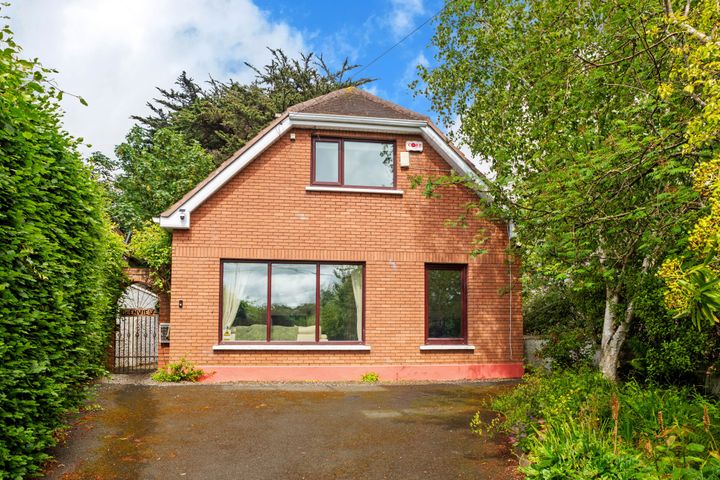 Glenview, Castleview, Ballyogan Grove, Carrickmines, Dublin 18, D18Y542