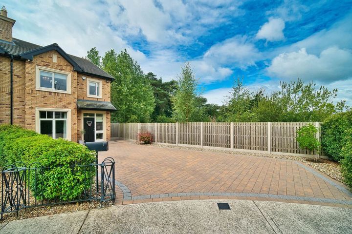 44 Chelmsford Manor, W23XR57