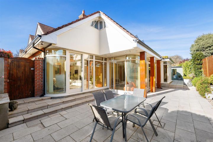 32 Hampton Crescent, St Helens Wood, Booterstown, Dublin