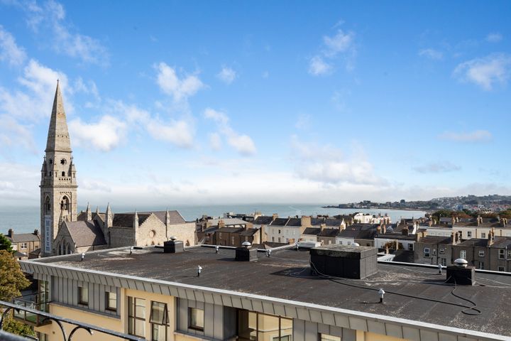 27 Century Court, George's Street Upper