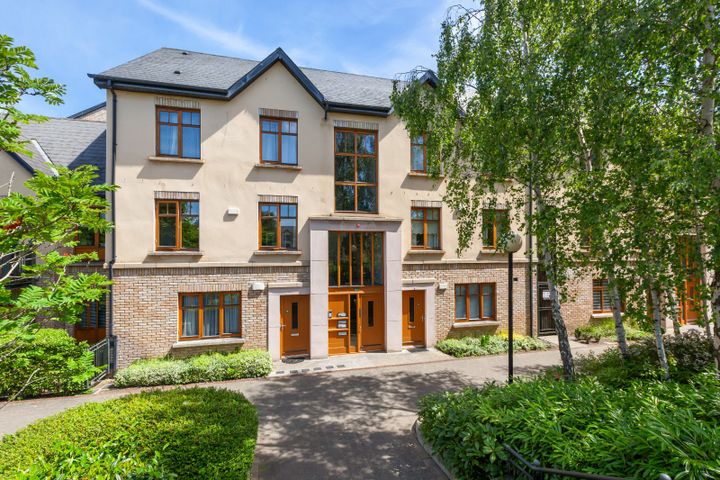 82 Woodbrook Crescent, Castleknock, Dublin 15, D15FX07