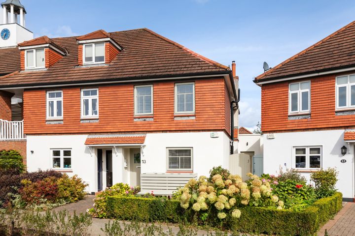 13 Hampton Crescent, St Helen's Wood, Booterstown, Co. Dublin, A94D728