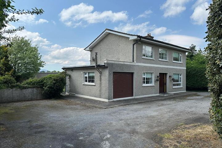 Townspark, Cahir, Co. Tipperary, E21T927
