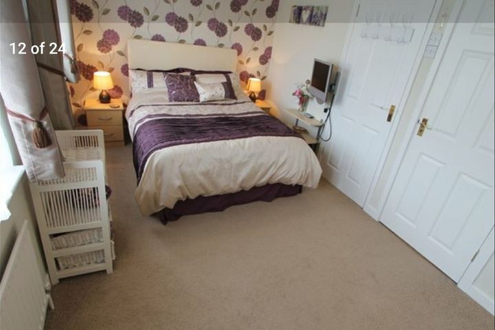 €175 for a 5-day week one-room rental for 1 FEMALE Professional or at College , Shankill, Dublin 18