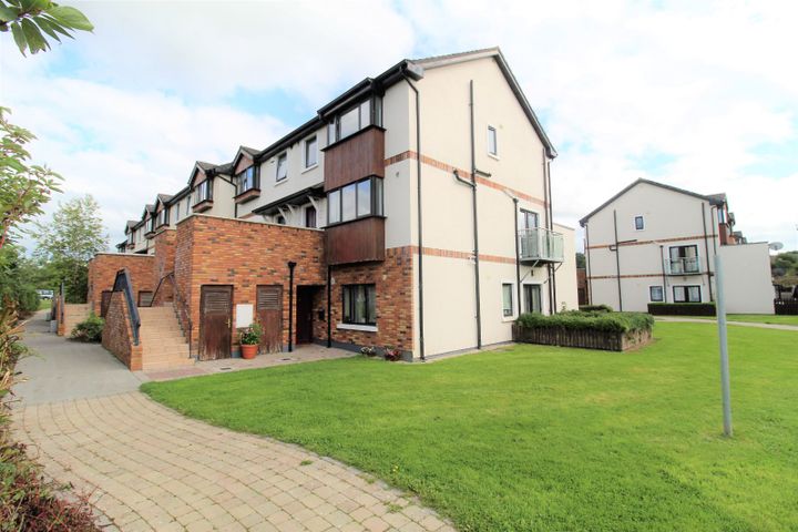 8 Macregol Cuirt, Birr, Co. Offaly, R42R798