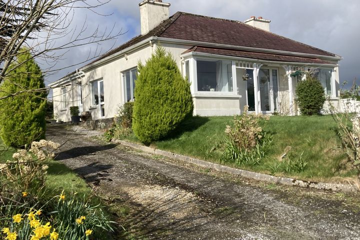 Knockataggle Beg, Kilcummin, Killarney, Co. Kerry, V93K4V2