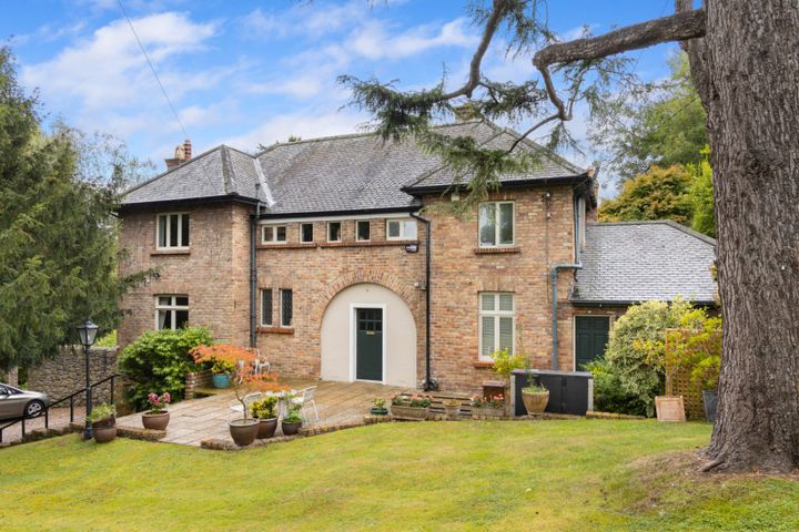 Barraca, Frankfort Park, Dundrum, Dublin 14, D14Y3V9