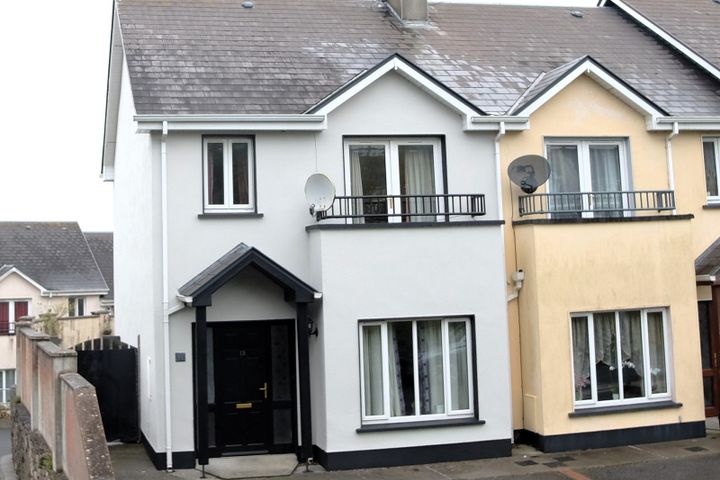 13 An Srúthan, Cross Street, Loughrea, Co. Galway, H62F256
