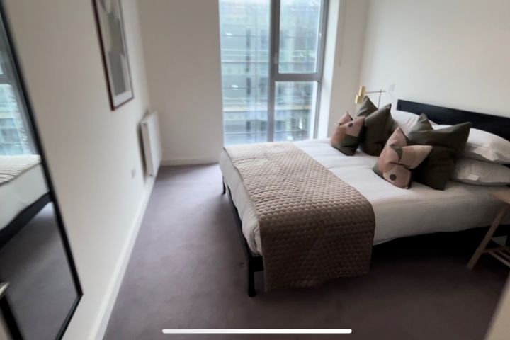 Modern Ensuite Room in 2 bed room Apartment , IFSC, Dublin 1