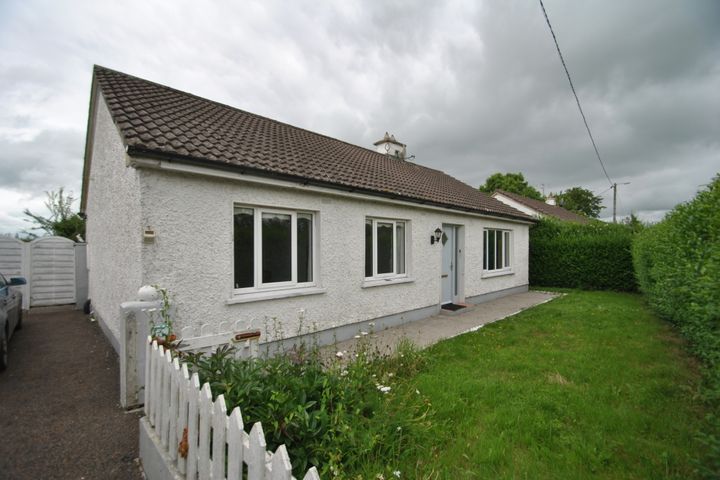 2 Milltown Grove, Shinrone, Birr, Co Offaly