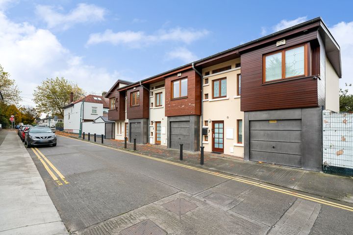 2 Mobhi Mews, Glasnevin, Dublin 9