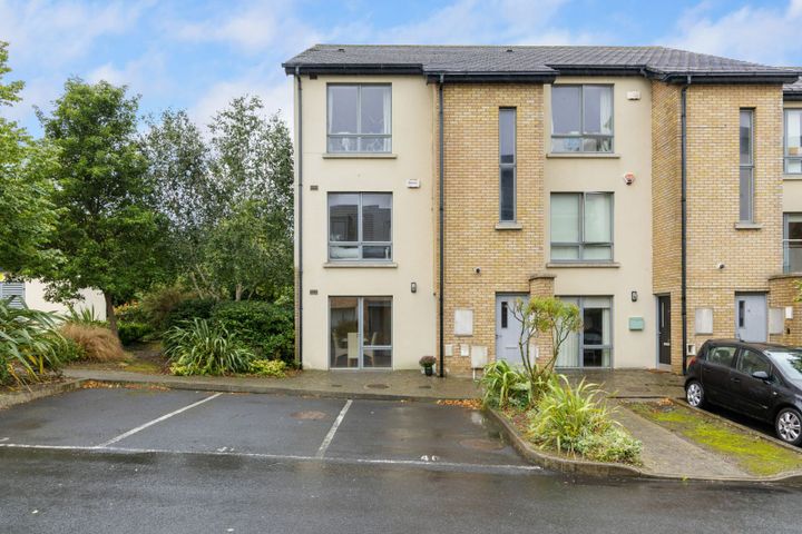 17 The Walk, Carrickmines Green, Carrickmines, Dublin 18, D18HE29
