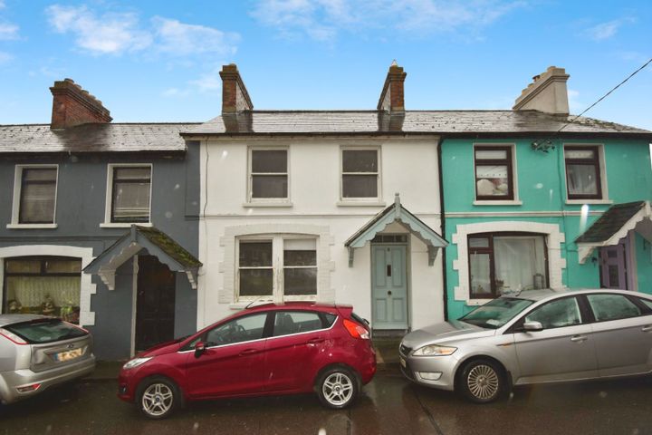 6 Saint Patrick's Square, Carrignafoy, Cobh, Co. Cork, P24YE98