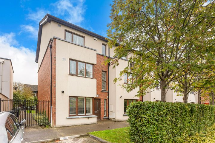 1 The Avenue, Carrickmines Manor, Carrickmines, Dublin 18, D18P924