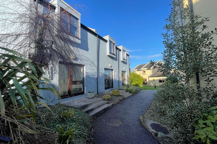 6 Carleton Village, Golf Links Road, Youghal, Co. Cork, P36PD00