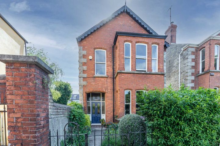 16 Cearnog Eaton, Baile An Manach, Co Atha Cliath, Dublin