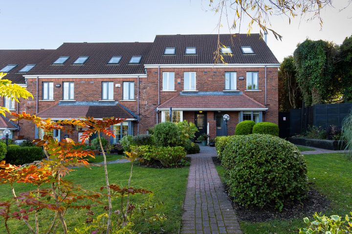 2 The Courtyard, Foxrock Park, Dublin 18, Foxrock, Dublin 18, D18P2T2
