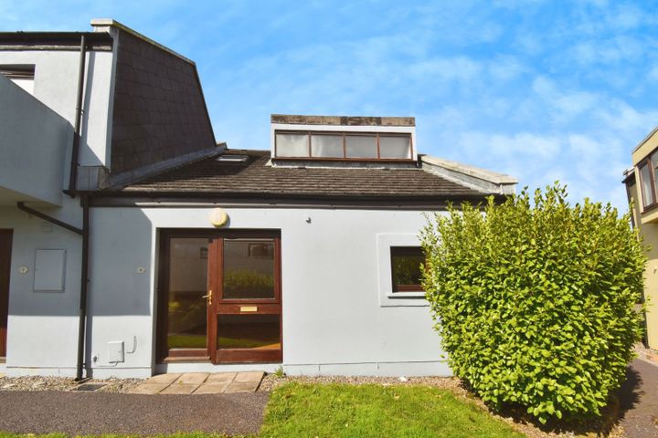 8 Carleton Village, Golf Links Road, Youghal, Co. Cork, P36WD92