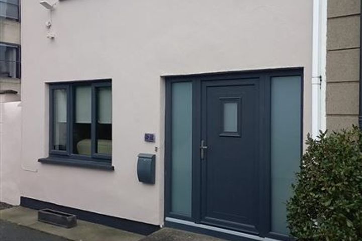 2 Crofton Mews, Stable Lane, Monkstown, Co. Dublin, A96FV05