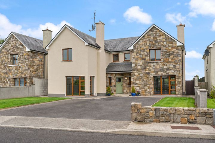 10 Hillcrest, Mayfield, Claremorris, Co. Mayo, F12N9V9