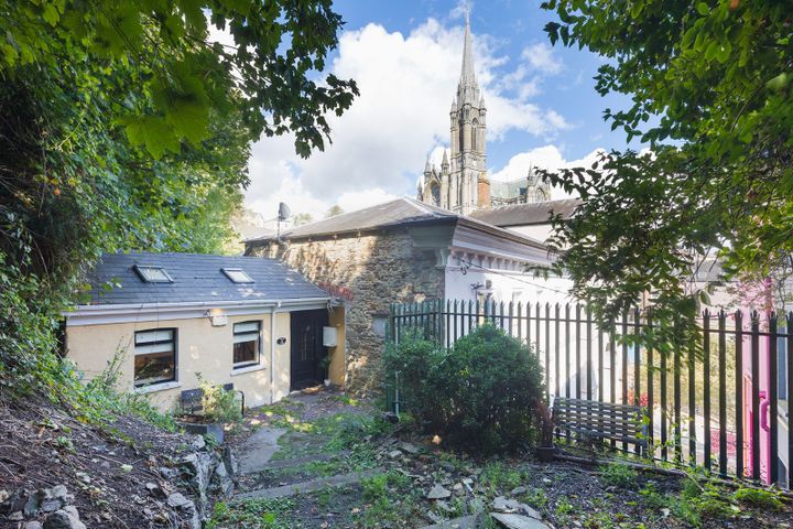 Crescent Lodge, The Crescent, Spy Hill, Cobh, Co. Cork, P24YY01
