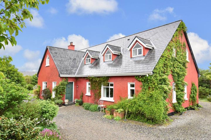 The Railway Lodge, Canrawer East, Oughterard, Co. Galway, H91RF2H