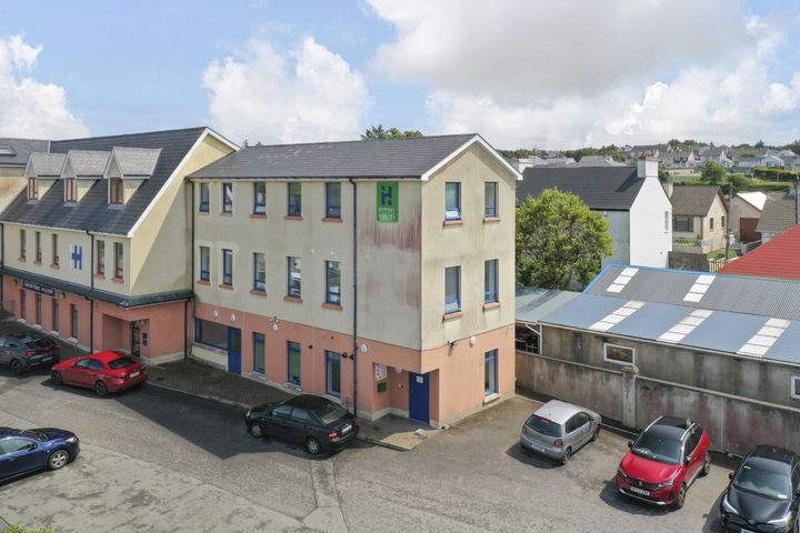 Donegal Wild Atlantic Hostel, 3 Garden Court, Gweedore Road, Dungloe, Co. Donegal, F94E22D
