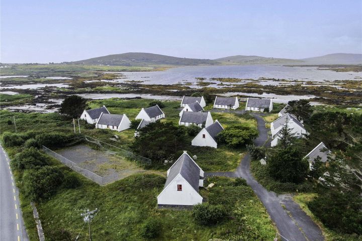 Tighe Saoire Na N-Oilean, Eanach Mheain, Bealadangan, Dangan, Co. Galway, H91AYT6