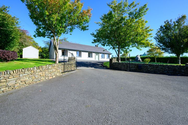 Killowen, Enniskeane, Co. Cork, P47RX25