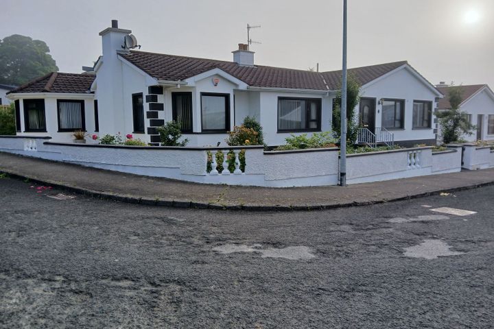 1 Woodlawn, Stranorlar, Lifford, Ballybofey, Co. Donegal, F93C2X6