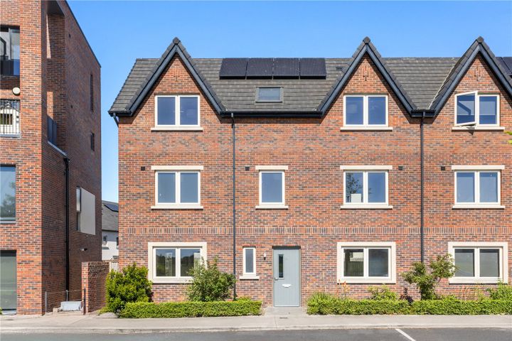 10 Shackleton Manor, Adamstown, K78E6K4