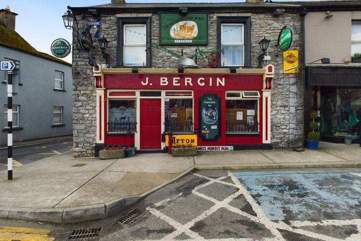 The Horseshoe Inn, Market Square, Abbeyleix, Co. Laois, R32NW18
