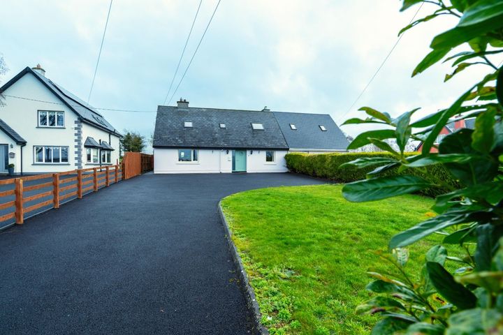 Roscrea Road, Crinkle, Birr, Co. Offaly, R42A304