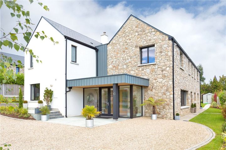 10 Hillfield, Ferndale Road, Rathmichael, Dublin