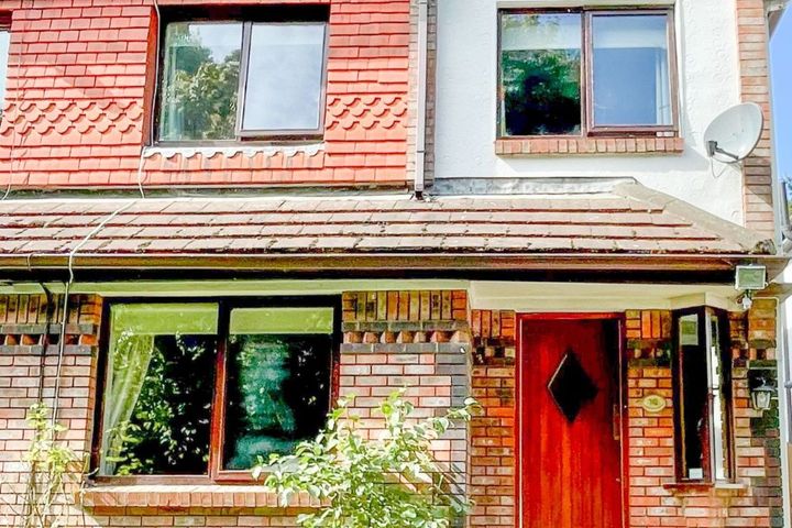 10 Parc Na Silla Rise, Loughlinstown, Co. Dublin, D18XY17