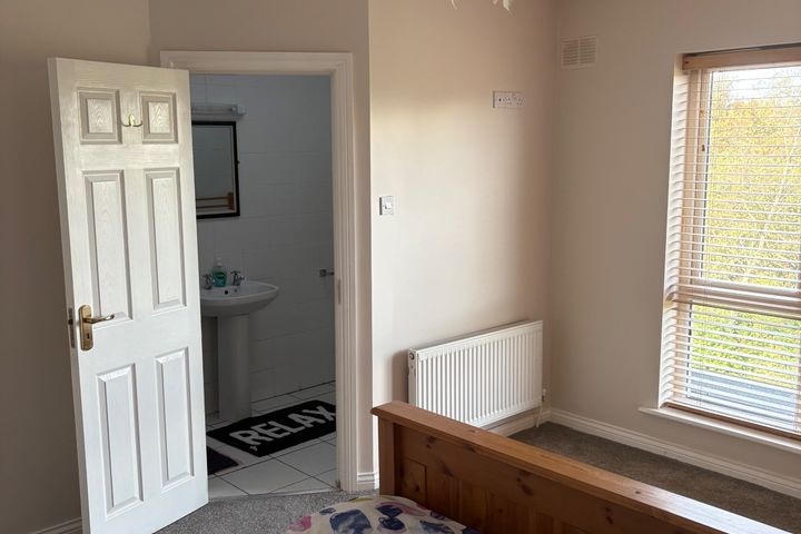 Mon - Fri  single only - professional/post grad, Knocknacarra, Co. Galway