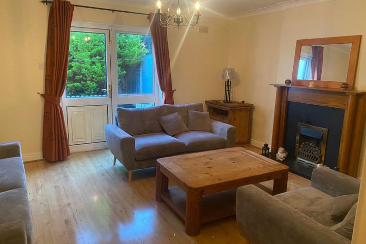 €1,150 *bills included*  Double Room with en-suite, Town Centre, near the hospital , Drogheda, Co. Louth