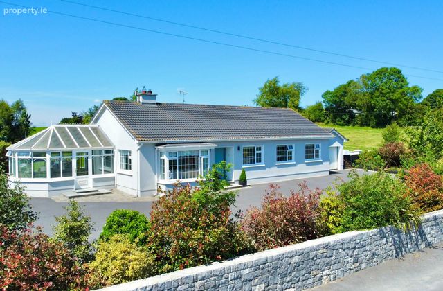Lisnascreen, Glasson, Co. Westmeath - Click to view photos