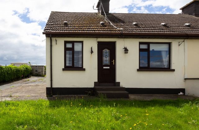 26 Ballybeg, Rathnew, Co. Wicklow - Click to view photos
