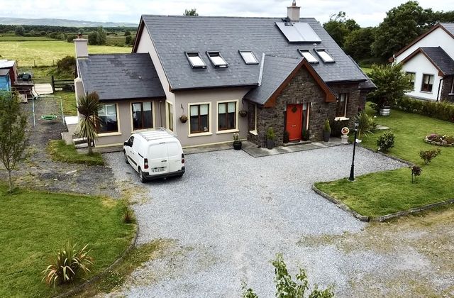 Coolagowan, Listowel, Co. Kerry - Click to view photos