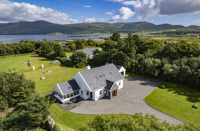 Beebane Cottage, Beenbane, Waterville, Co. Kerry - Click to view photos