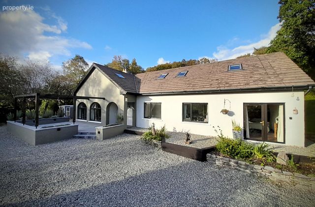Carhoomeengar East, Kenmare, Co. Kerry - Click to view photos