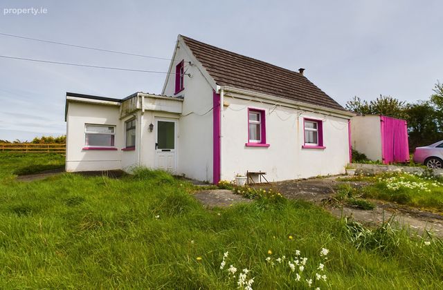 Cross Na Broc, Whitfield South, Butlerstown, Co. Waterford - Click to view photos