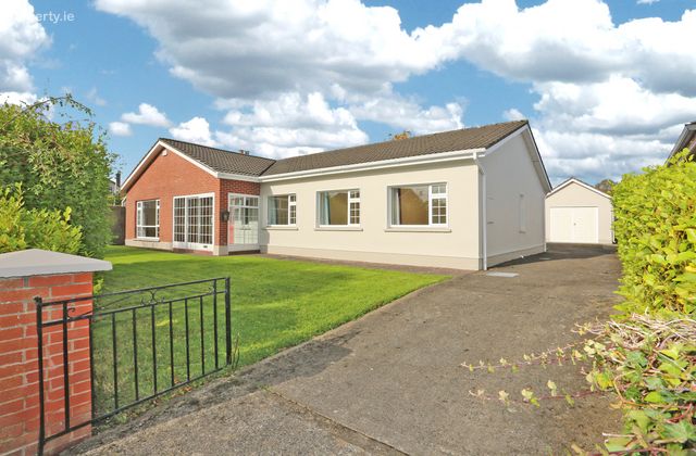 61 Tullyvarraga Crescent, Shannon, Co. Clare - Click to view photos