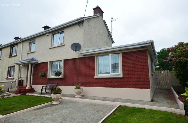 387 Coneyburrow Estate, Lifford, Co. Donegal - Click to view photos