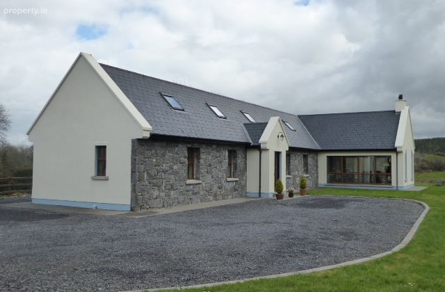 Baloor Cottage, Keeloges New, Castlebar, Co. Mayo - Click to view photos