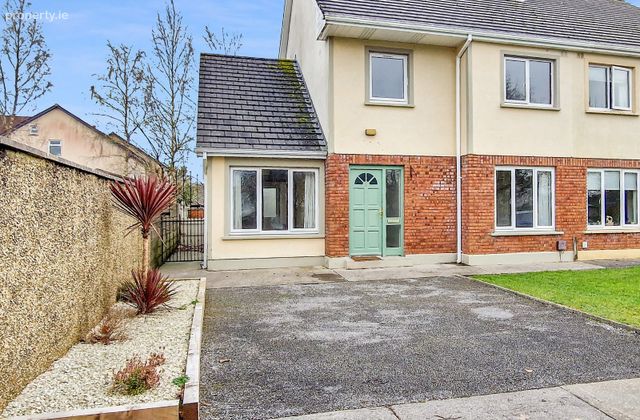 8 The Woods, Cappahard, Ennis, Co. Clare - Click to view photos