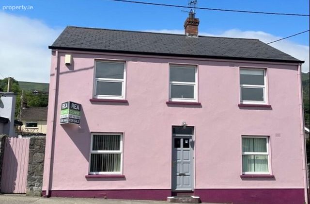 Dundalk Street, Carlingford, Co. Louth - Click to view photos