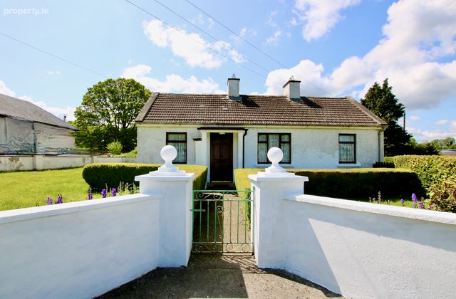 Mosstown Court, Keenagh, Co. Longford - Click to view photos