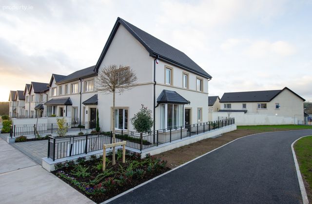 Three Bed End Townhouse, Ballinglanna, Glanmire, Co. Cork - Click to view photos